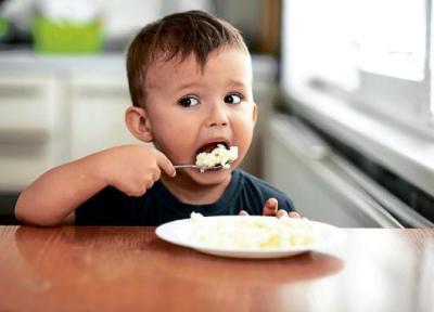 با کودک همواره گرسنه باید چه کار کنیم؟