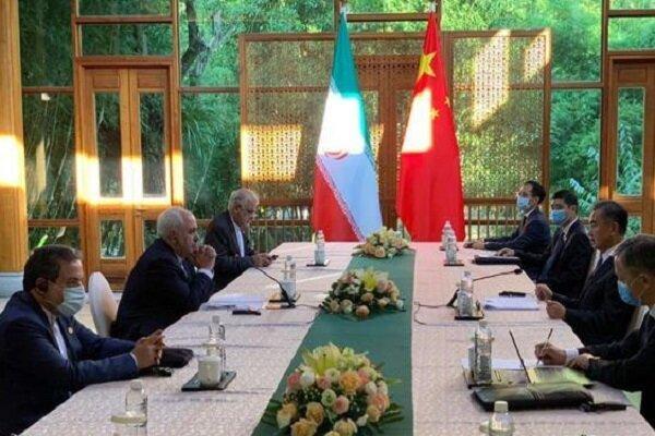 ظریف و وزیر خارجه چین با یکدیگر مصاحبه و مصاحبه کردند