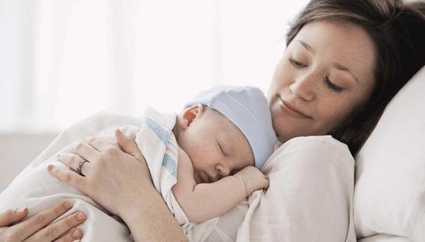 علت سنگین بودن شیر مادر چیست؟