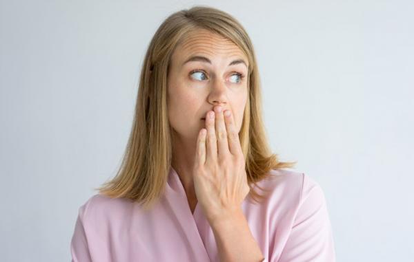 15 علت که احساس طعم فلز در دهان را نباید شوخی بگیرید