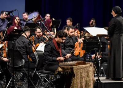 تنها زن رهبر ارکستر ایران در حضور تماشاگران روی صحنه رفت