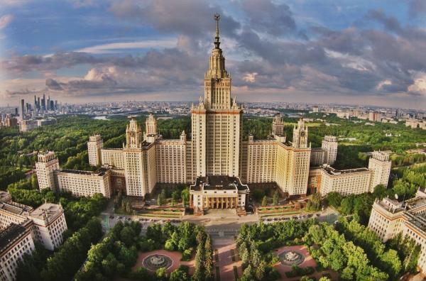 دانشگاه دولتی مسکو؛ مرتفع ترین بنای تحصیلی در جهان (تور ارزان روسیه)