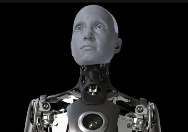 فیلم ، پاسخ شگفت انگیز ربات انسان نما به نگرانی بزرگ انسان ها