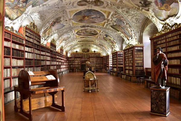 کلمنتینوم و زیباترین کتابخانه دنیا در پراگ