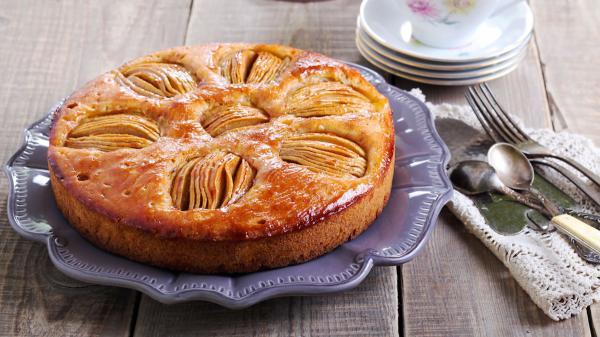 طرز تهیه کیک سیب و دارچین با ماست؛ ساده برای تازه کارها